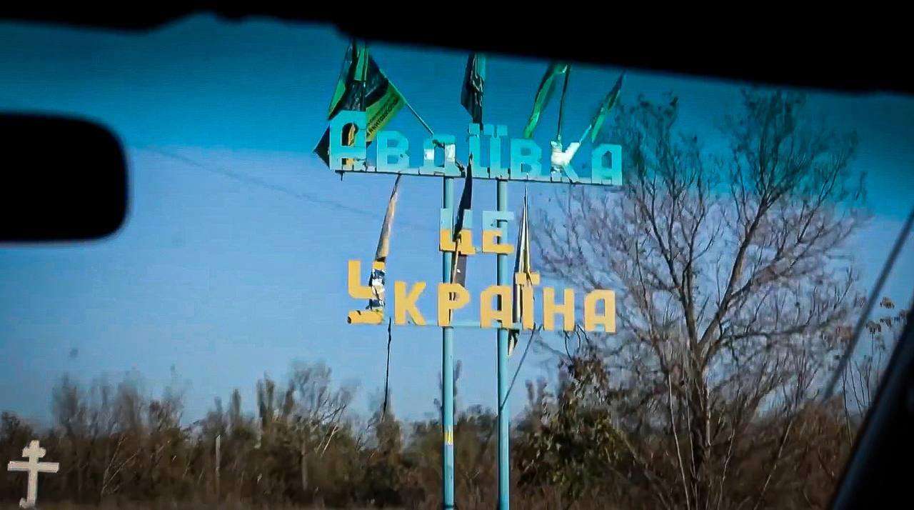 Неадекватно висока ціна, яку росіяни платять за метри просування вперед, свідчить, що рішення на штурм української Авдіївки є політичним, тобто, особистою забаганкою путіна