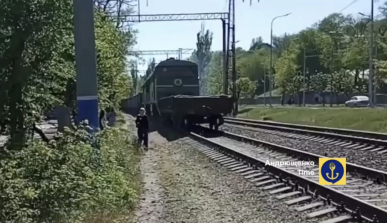Оккупанты запустили первый поезд из Мариупольского порта до станции Волноваха/Фото: кадр из видео