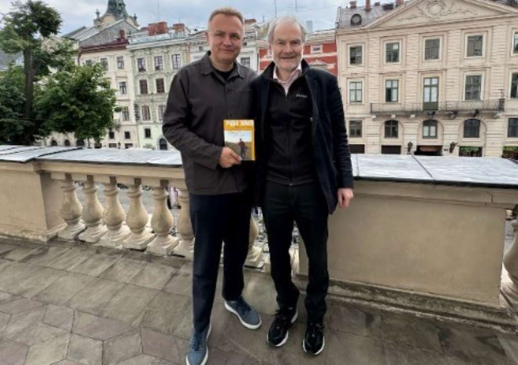 Тимоти Гартон Эш отдал свою премию на нужды украинской армии / Фото: Андрей Садовый Тимоти Гартон Эш отдал свою премию на нужды украинской армии