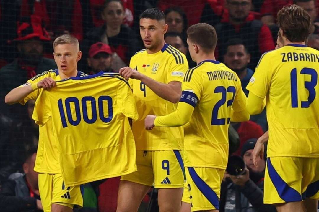 Особливе святкування: Зінченко після забитого голу за збірну розгорнув футболку з 1000-м номером