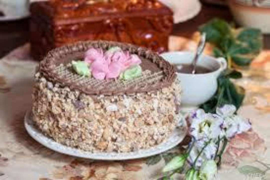 Традиційний "Київський торт": як приготувати десерт у домашніх умовах