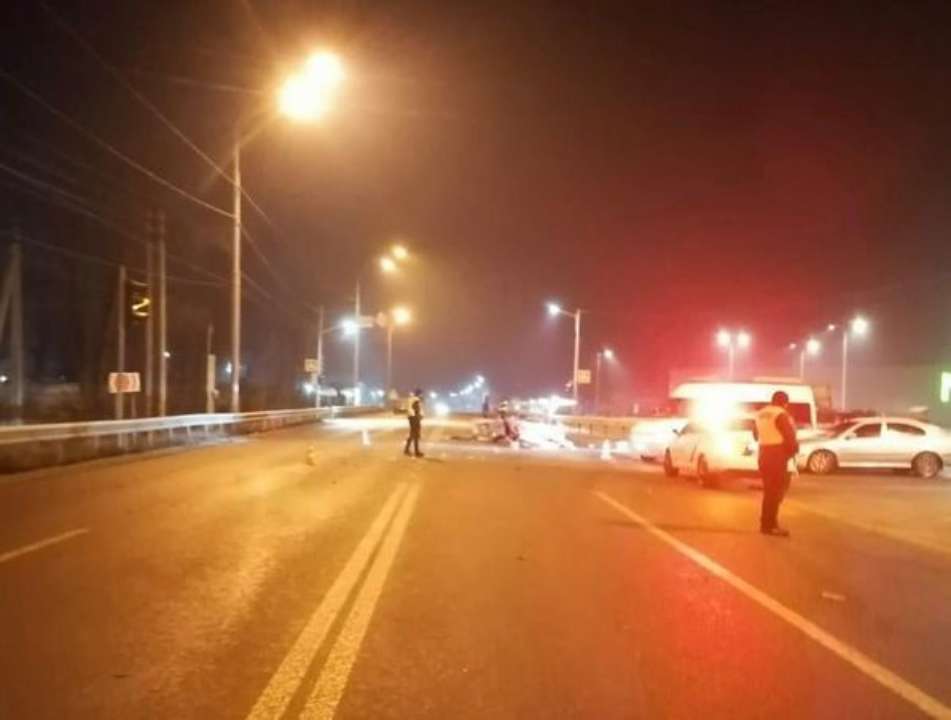 Під Києвом поліцейський врізався у Таврію. Загинуло двоє людей