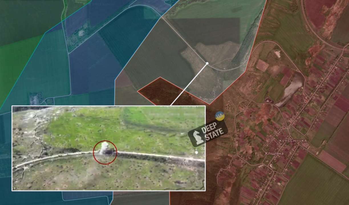 В Сети появилось видео удара по нашей технике возле Клещеевки