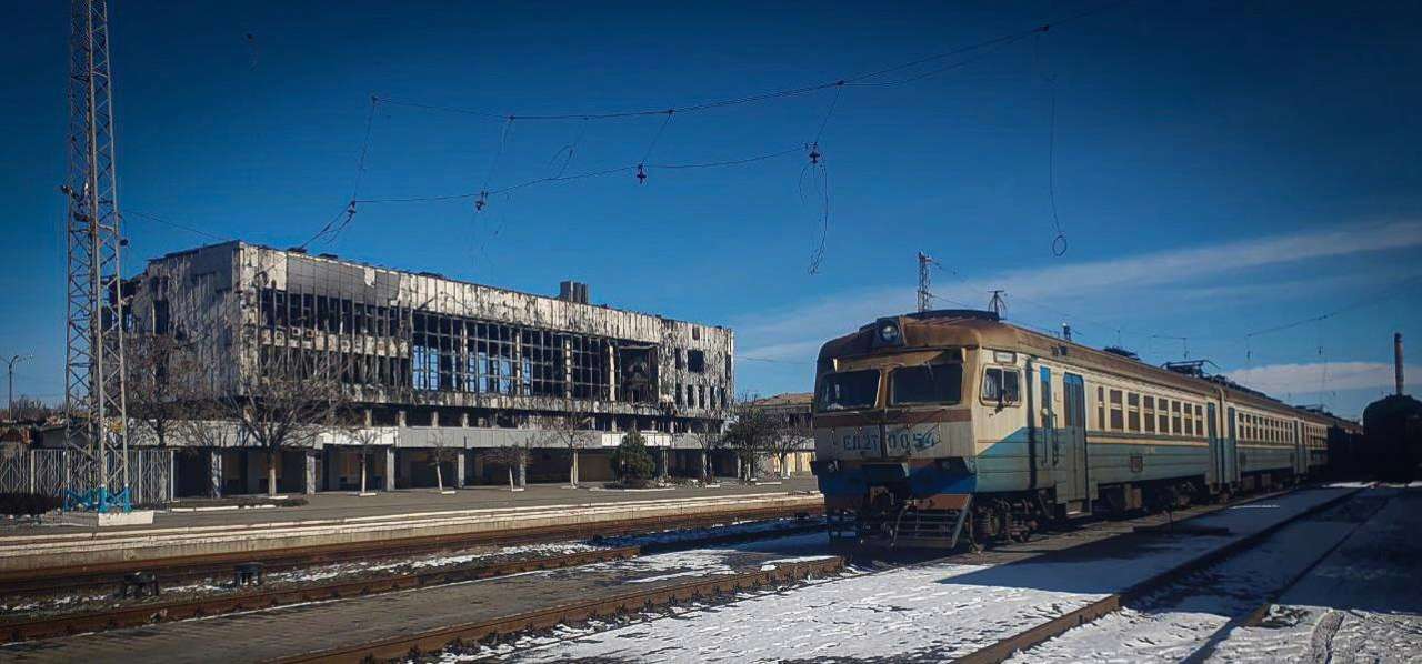Росіяни нищать культуру: в окупованому Маріуполі демонтують унікальні мозаїки