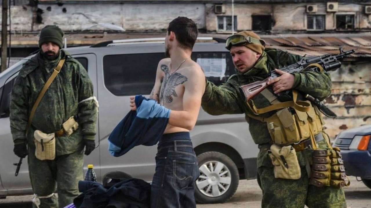 Українці проходять жорстку фільтрацію в аеропорту Шереметьєво/Фото: Андрющенко Time "Таке собі гетто прямо в москві": українці проходять жорстку фільтрацію в аеропорту Шереметьєво