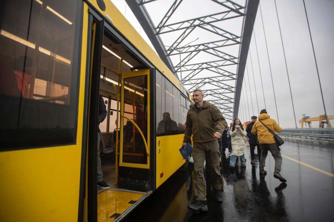Подольско-Воскресенский мостовой переход - это самый большой из объектов транспортной инфраструктуры Киева/Фото: Виталий Кличко Приближаемся к метро на Троещину: открыто движение по Подольско-Воскресенскому мостовому переходу