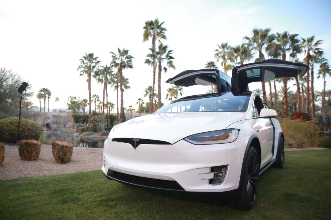 Фото: Getty Images/Автор — Rich Fury Водій Tesla забув закрити двері під час поїздки