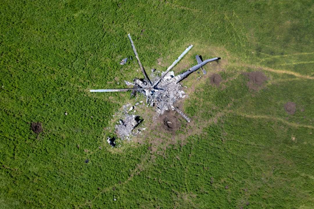 В Харьковской области ВСУ уничтожили большое количество техники и личного состава оккупантов/Фото: John Moore/Getty Images Уничтоженный вертолет российских войск в Харьковской области
