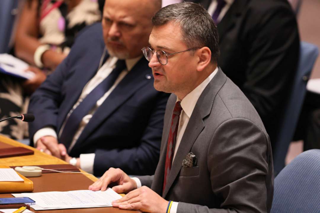 Кулеба заявил, что членство Украины в ЕС и НАТО представляет прагматический интерес для Европы/Фото: Michael M. Santiago/Getty Images Вступление Украины в ЕС и НАТО не благотворительность, а интерес для самой Европы – Кулеба