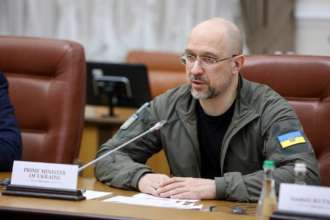 Денис Шмигаль заявив, що унаслідок обстрілів в Україні пошкоджені всі теплові та гідроелектростанції. Фото: Facebook прем'єр-міністра електроенергія