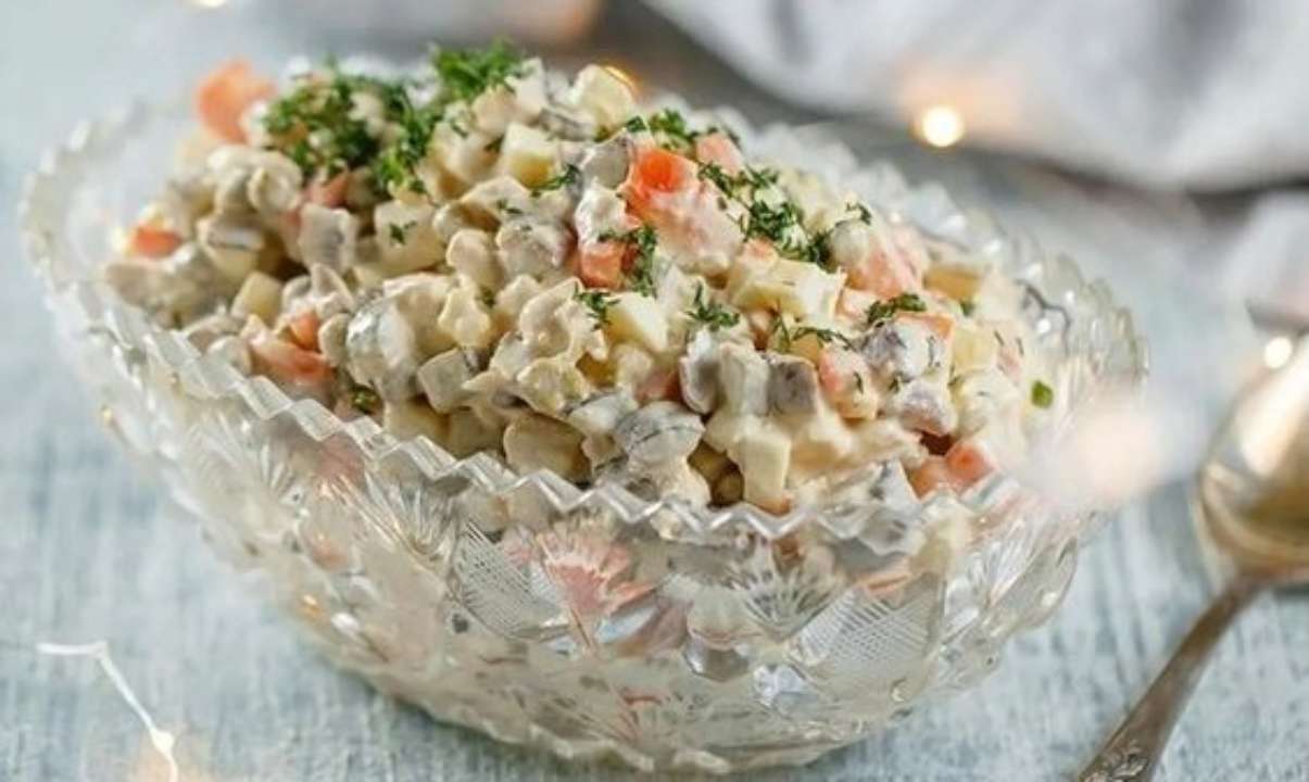 Сколько украинцам придется потратить на оливье/Фото: pinterest Во сколько украинцам обойдется оливье на Новый год 2023
