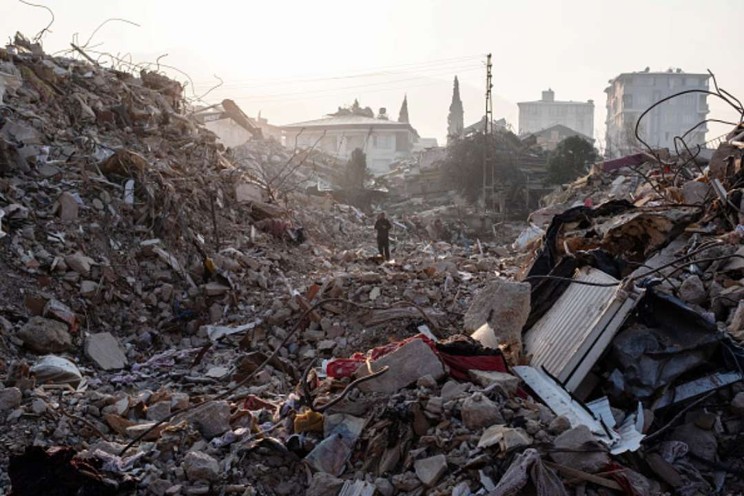 Из Турции эвакуировали 15 украинцев/Фото: Burak Kara/Getty Images Смертельные землетрясения в Турции: из двух регионов эвакуировали 15 украинцев