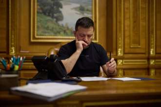 Звільнений Віктор Хоренко продовжить працювати в ГУР / Фото: Володимир Зеленський Звільнений командувач ССО продовжить свою роботу в ГУР