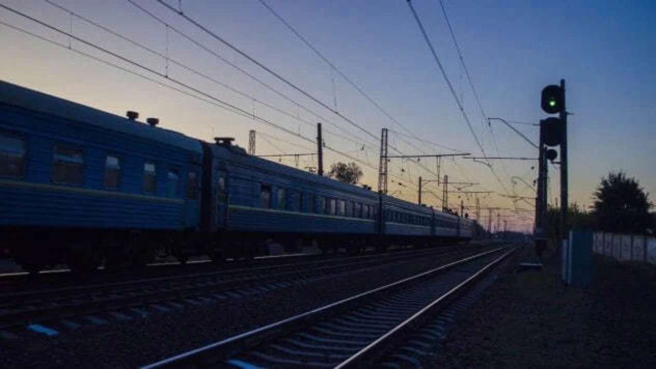 В Киевской области подростки разгромили вагон поезда: полиция установила нарушителей