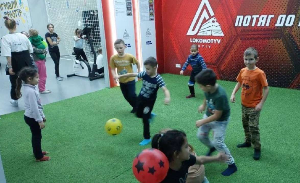 Iron Land проведуть активності для дітей на Центральному вокзалі Києва адвент-календар від Укрзалізниці