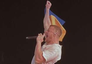Imagine Dragons підняли український прапор на концерті/Фото: Instagram Imagine Dragons підняли український прапор на концерті/Фото: Instagram