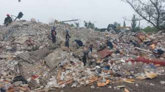В Часовом Яру возросло количество жертв в результате российской атаки/Фото: ГСЧС Украины Спасатели разбирают завалы жилого дома