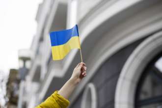 Чаще всего мировые медиа писали про Украину / Фото: Freepik Флаг Украины