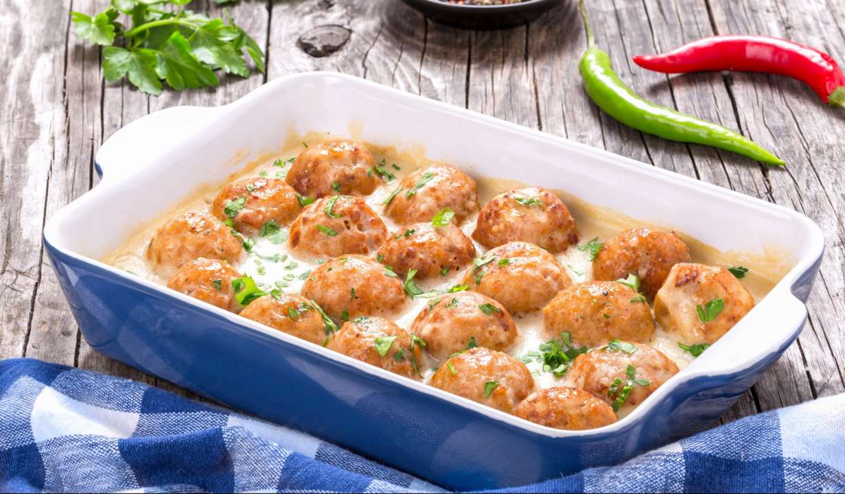 Нежные куриные котлеты в духовке: минимум масла. Видеорецепт