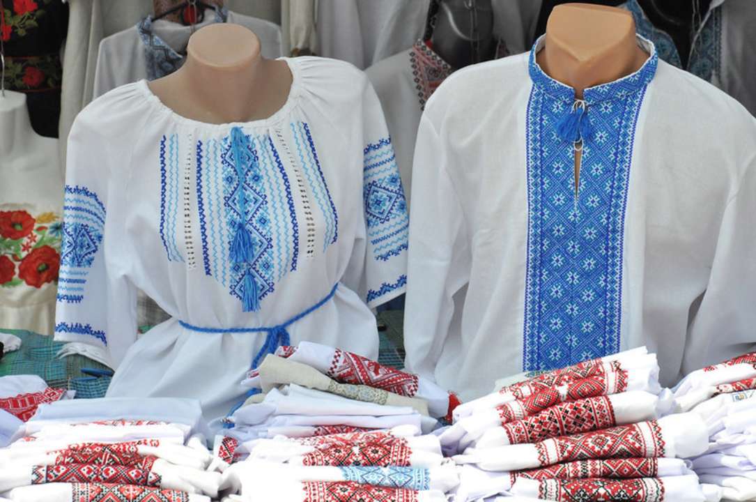 Вышиванки на рынке