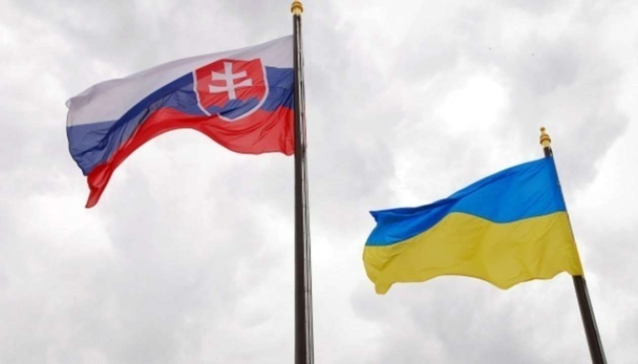 Прапора України та Словадччини