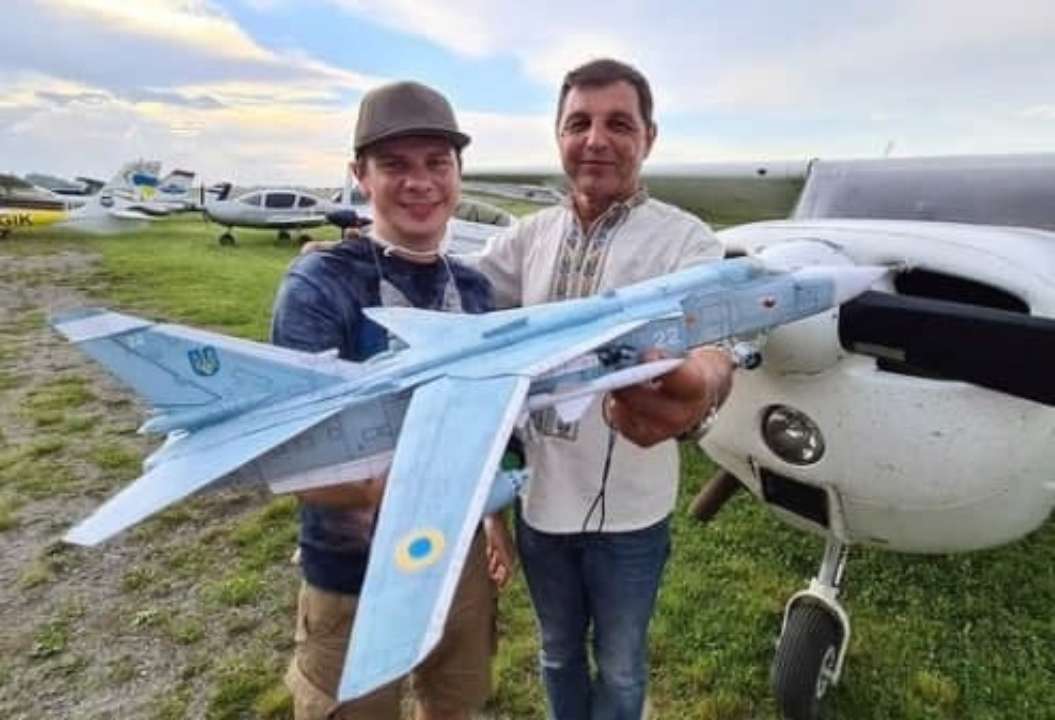 Дмитрий Комаров с другом, который погиб в авиакатастрофе на Прикарпатье