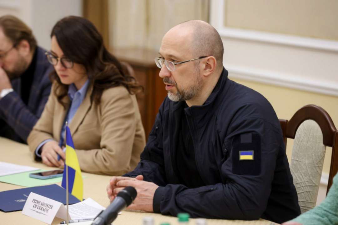 Украинцы могут остаться без пенсий и зарплат, однако есть условие – Шмыгаль