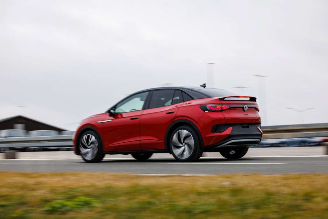 Volkswagen ID.5 на испытательном треке