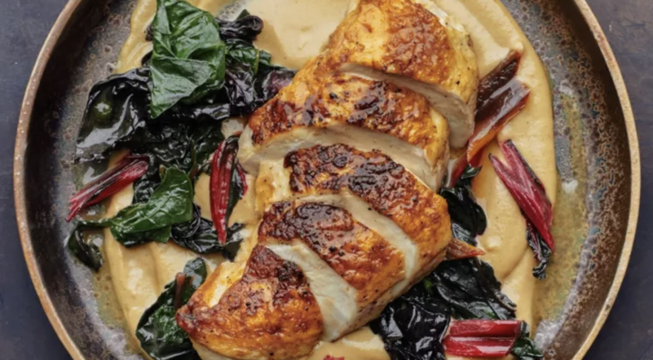 Куриные грудки с грибным пюре / Фото: www.bonappetit.com Куриные грудки с грибным пюре / Фото: www.bonappetit.com
