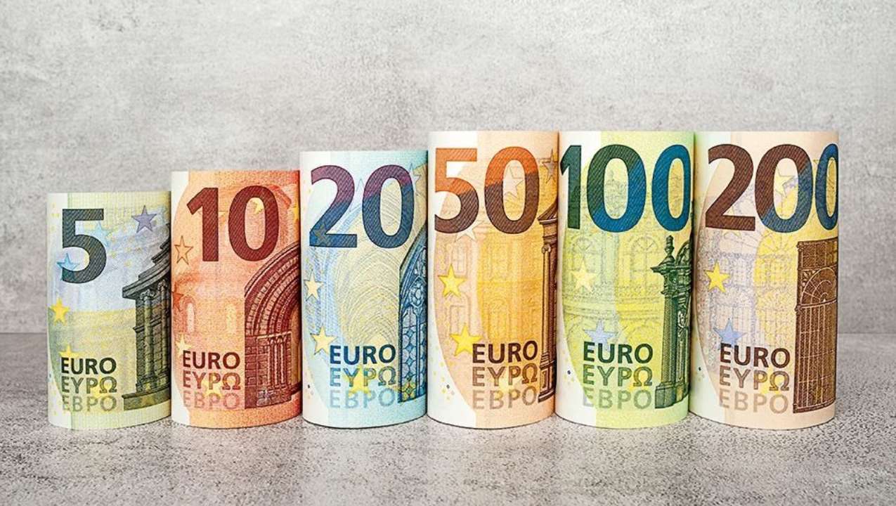 Євро та злотий подешевшали: курс валют на 4 січня