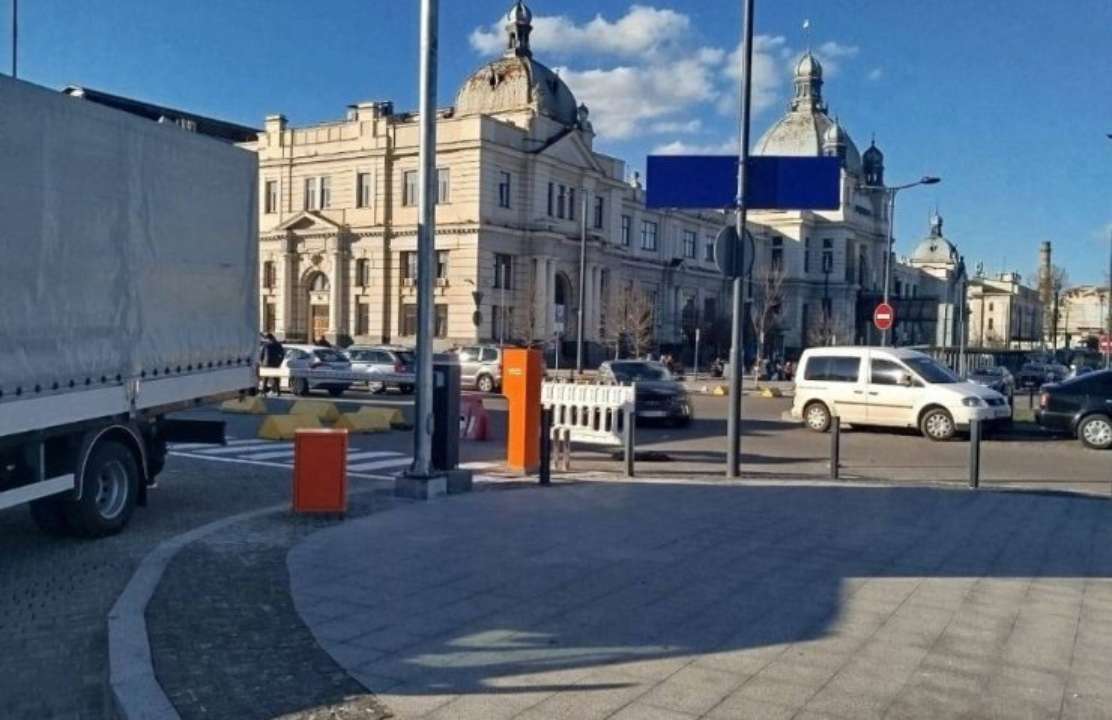 Біля львівського вокзалу Укрзалізниця відкрила автоматизований паркінг
