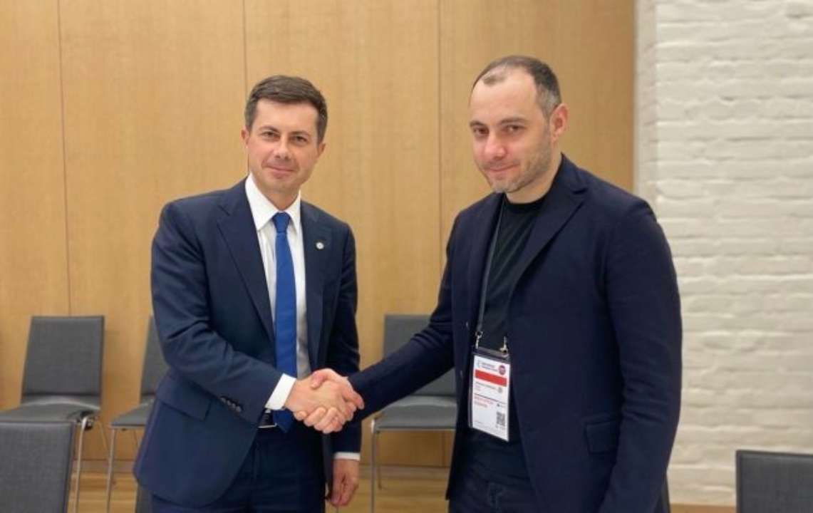 США допоможуть відновити транспортну інфраструктуру України/Фото: Facebook