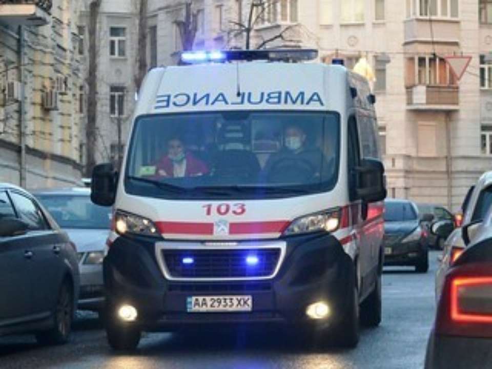 Коли потрібно негайно викликати екстрену медичну допомогу?