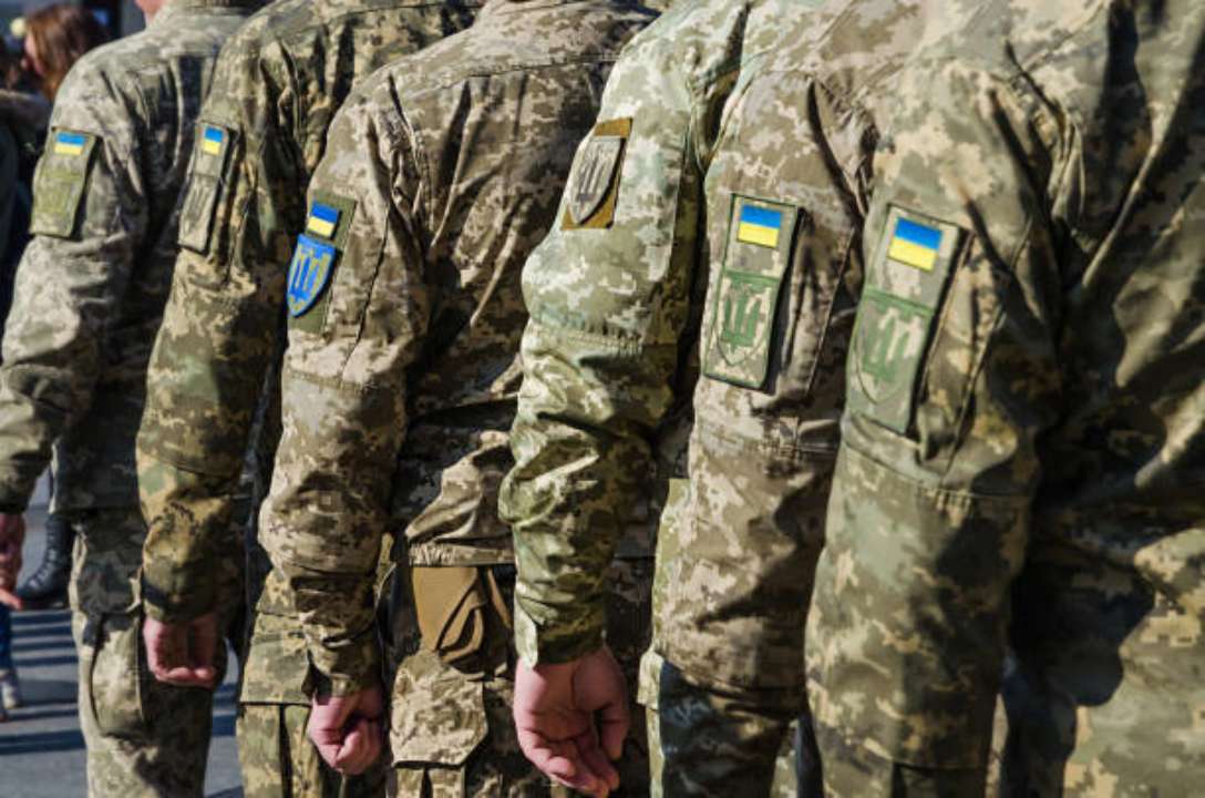 Фото з pexels.com Викрадали військовий одяг: у Києві ДБР викрило масштабну оборудку