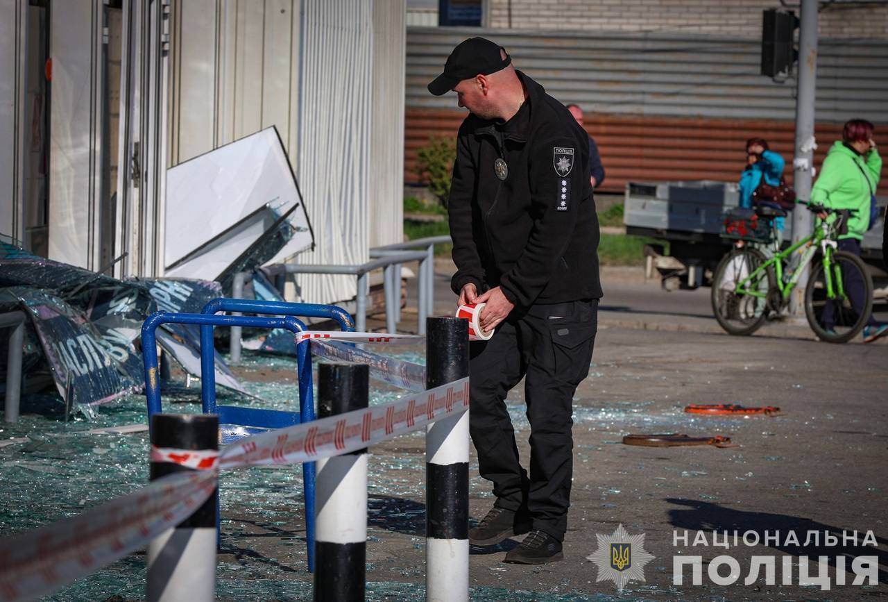 Наслідки удару по Запоріжжю 5 квітня/Фото: Нацполіція Наслідки удару по Запоріжжю 5 квітня/Фото: Нацполіція