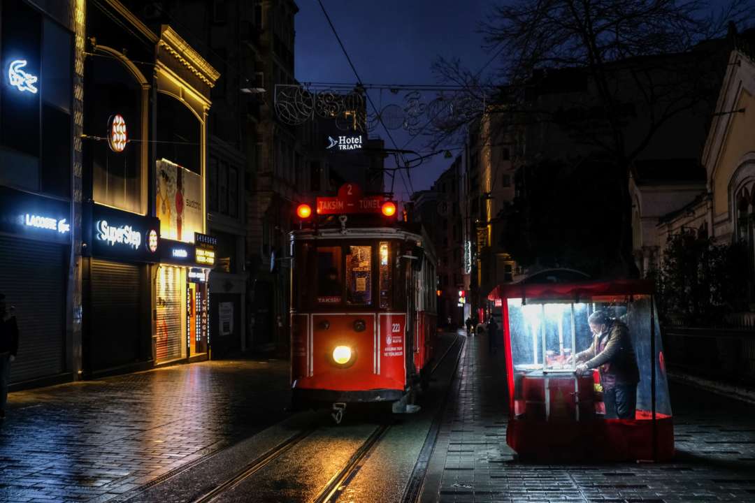 В Харькове загорелся трамвай с пассажирами внутри