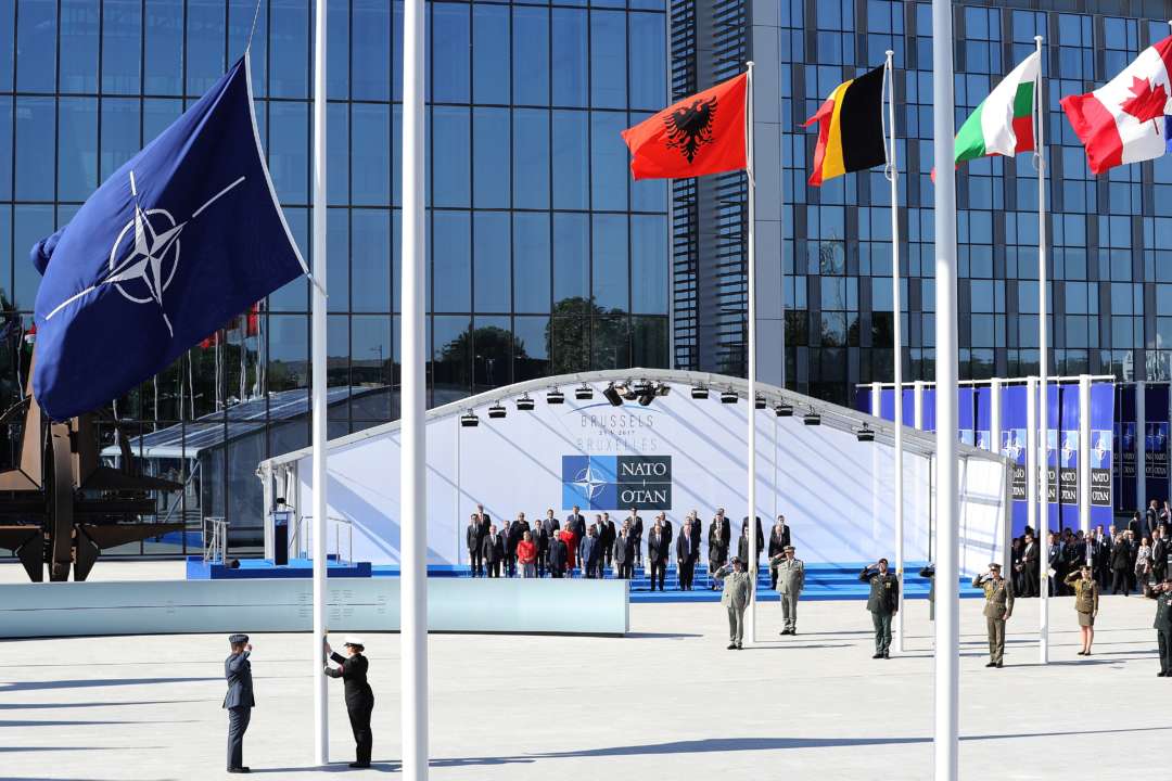 Вступ України до НАТО зменшить загрозу ядерної війни/Фото: Getty Images Прапори