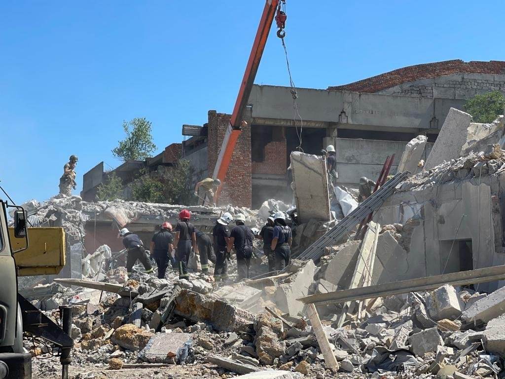 Фото: ДСНС Обстріл житлового будинку на Одещині: кількість загиблих зросла, оголошено день жалоби
