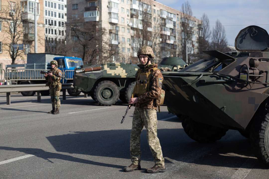 Начальник КМВА розповів про посилення оборони Києва/Фото: Anastasia Vlasova/Getty Images Кияни завжди мають відчувати, що про їхню безпеку дбають – начальник КМВА