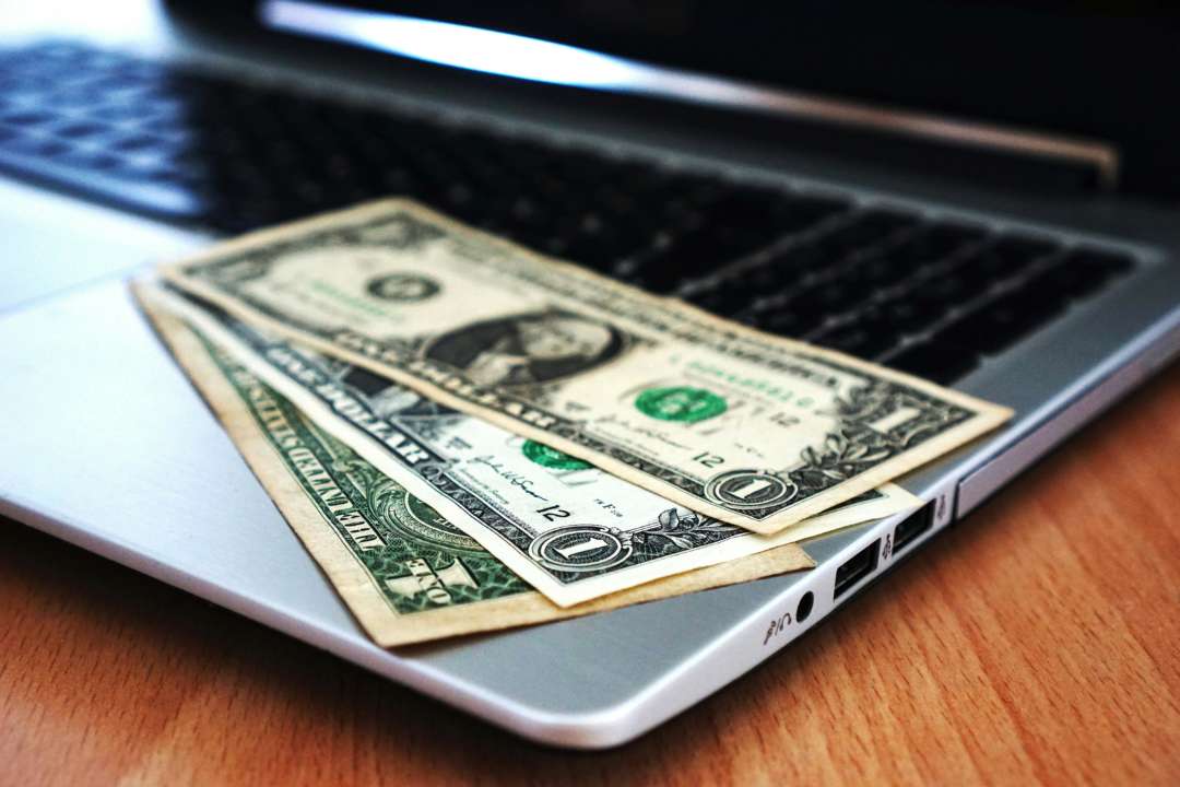 Фото з pexels.com Ввезення валютної готівки в Україну в січні сягнуло десятилітнього рекорду