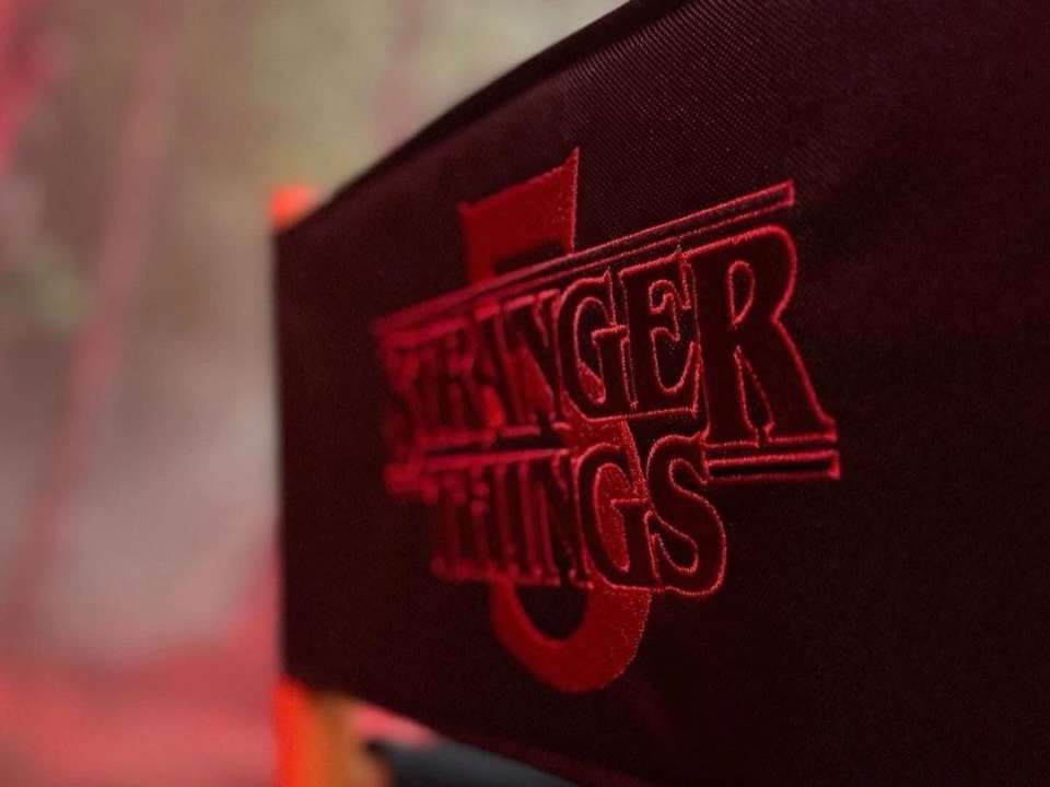 Netflix продовжує знімати 5-й сезон "Дивних Див" / Фото: Instagram/slevydirect Netflix продовжує знімати 5-й сезон "Дивних Див": режисер Шон Леві поділився кадрами з бекстейджу