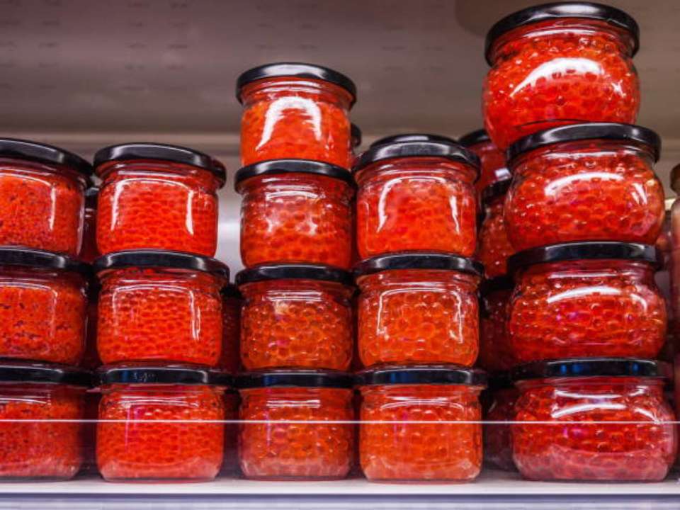 Как безопасно купить через интернет красную икру: как защищены права покупателей