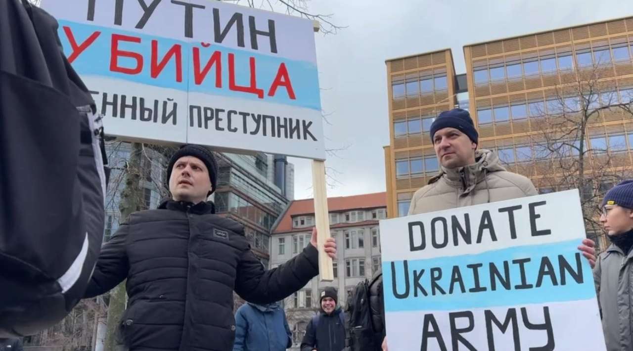 У Німеччині проходить мітинг проти путіна. Фото: соцмережа Х/Автор- Devana берлін мітинг