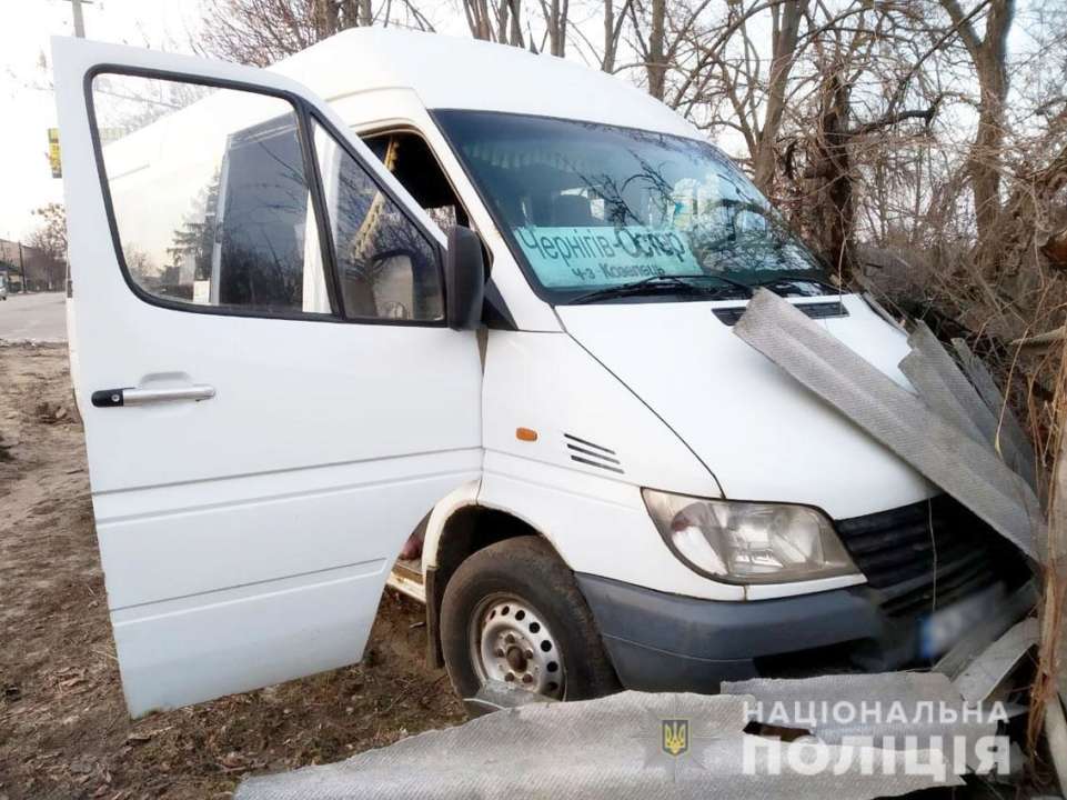 Фото: ГУНП в Чернігівській області Смерть за кермом: на Чернігівщині водій маршрутки помер під час рейсу