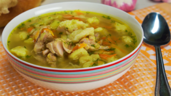 Фото: Скриншот из видео Youtube/Всегда вкусно! Суп с галушками: рецепт невероятно вкусного и сытного блюда