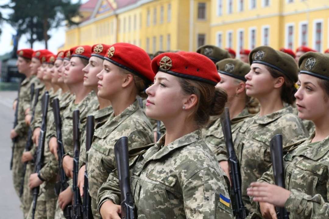 Військовий облік для жінок: в Україні переглянули список професій
