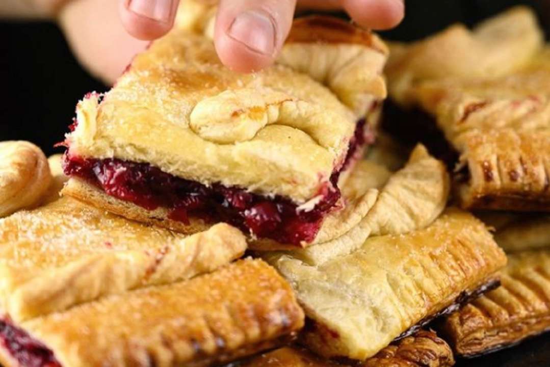 Рецепт пиріжків з вишнею з МакДональдса