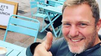 Стал миллионером: мужчина, который в 15 лет был бездомным, рассказал свою историю успеха Стал миллионером: мужчина, который в 15 лет был бездомным, рассказал свою историю успеха