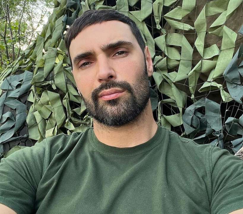 Виталий Козловский показал, как впервые стрелял из артиллерийского оружия/Фото: Instagram Виталий Козловский показал, как впервые стрелял из артиллерийского оружия/Фото: Instagram