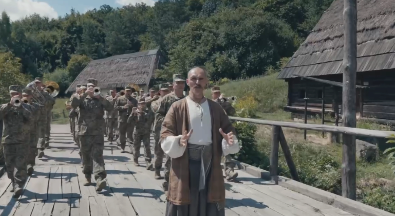 «Ворога поборемся": премьера к празднику от Kozak Siromaha и Военного оркестра / Скриншот: Telegram «Ворога поборемся": премьера к празднику от Kozak Siromaha и Военного оркестра